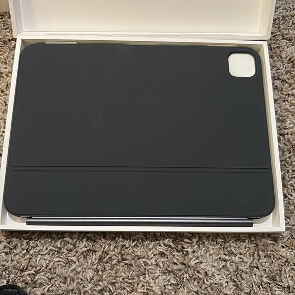 Apple Magic Keyboard 11“ for iPad Pro (M4 model) *Open Box* Black - Picture 8 of 10